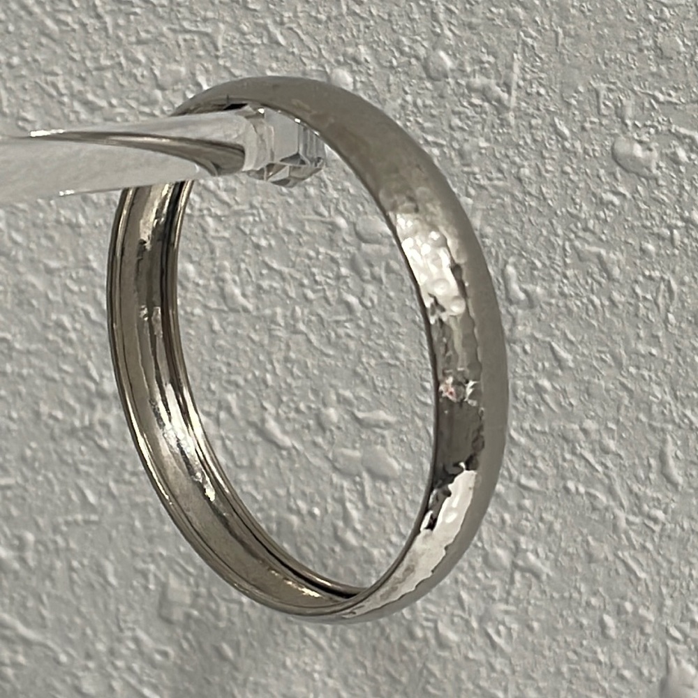 🌟HP🌟Silver tone bangle